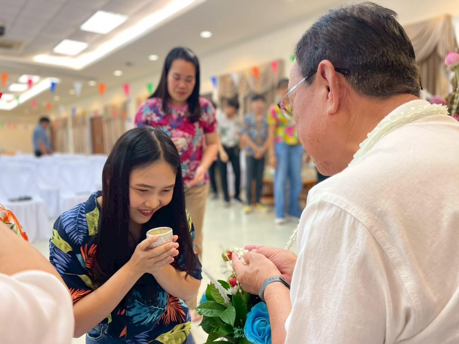 361. วันที่ 26 เมษายน 2568 สาขาการบริหารการศึกษา ได้จัดกิจกรรมรดน้ำดำหัวคณาจารย์ระดับบัณฑิตศึกษา ประจำสาขาการบริหารการศึกษา ณ ห้องประชุมครุร่มสัก 1 ชั้น 3 อาคารคณะครุศาสตร์